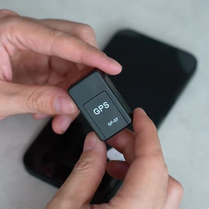 جهاز تتبع GPS صغير - في الوقت الفعلي، مغناطيسي، ويتم التحكم فيه عبر الهاتف المحمول